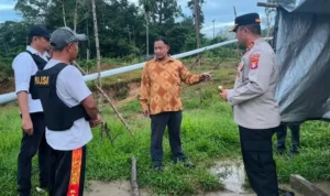 cek-lokasi-choirul-anam-komisioner-kompolnas-saat-mengecek-lokasi-kejadian-di-katingan-kalteng-senin-sorehumas-polres-katingan-UAYLp