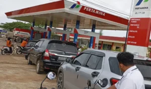 isi-bbm-aktivitas-salah-satu-spbu-di-tana-tidung-sejuah-ini-bapenda-kaltara-belum-menerapkan-larangan-pengisian-bbm-subsidi-di-spbufoto-dok-radar-tarakan-DoEUy