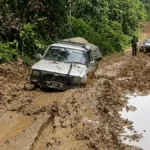 minim-perhatian-kondisi-jalan-antar-kecamatan-di-di-dataran-tinggi-krayan-rusak-parah-sehingga-sulit-dilalui-dan-berdampak-pada-mobilisasi-orang-dan-barang-ellmL