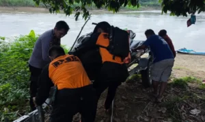 pencarian-personel-pos-bpbd-lumbis-bersama-pemerintah-desa-aparat-keamanan-dan-masyarakat-melakukan-pencarian-di-sungai-sembakung-MNYgA