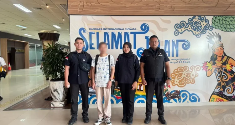 DIDEPORTASI Kantor Imigrasi Kelas II TPI Tarakan mendeportasi seorang WNA berkewarganegaraan