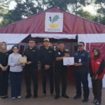 KEPEDULIAN FKWT Tana Tidung menyerahkan bantuan