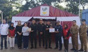 KEPEDULIAN FKWT Tana Tidung menyerahkan bantuan