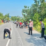 OLAH TKP Petugas Satlantas Polres Tarakan melakukan olah TKP di lokasi kecelakaan maut yang terjadi di Jalan Gunung Selatankawasan Gapura Taman Kota Tarakan Senin SATLANTAS POLRES TARAKAN