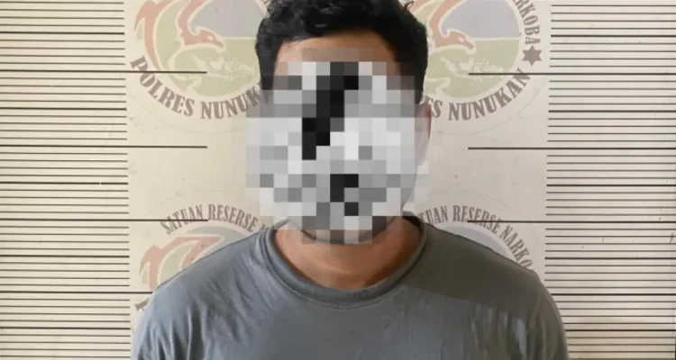 TERTANGKAP M diamankan di Mapolres Nunukan dengan barang bukti narkotika golongan satu jenis sabu