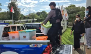 geledah-personel-kejaksaan-negeri-malinau-mengangkut-sejumlah-kontainer-berisi-dokumen-dari-kantor-kpu-malinau-selasa-287-rCyAH (1)