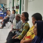 ilustrasi-antrian-masyarakat-saat-pemeriksaan-kesehatan-gratis-di-puskesmas-tanjung-lapang-malinau-barat-foto-diparadar-tarakan-UCG4O