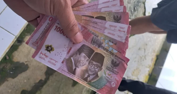 palsu-potret-uang-palsu-yang-diterima-korban-bernama-sopiandi-warga-desa-sesua-kecamatan-malinau-foto-dok-warga-YUOz9