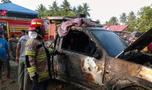 terbakar-kondisi-kendaraan-milik-zaenal-yang-terbakar-diduga-akibat-korsleting-dari-mesin-pompa-AUJwm