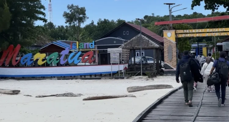 wisatawan-asing-wisatawan-asing-terpantau-memadati-pulau-maratua-kabupaten-berau-senoberau-post-vq7My