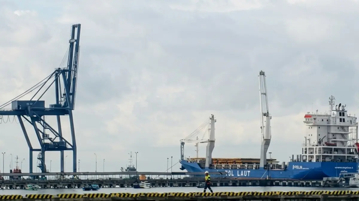 DAPAT KUOTA Kapal tol laut sandar di Pelabuhan Malundung Tarakan