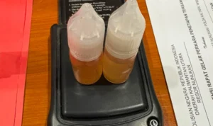 DIAMANKAN Barang bukti dua botol cairan liquid diduga mengandung narkotika golongan I jenis ganja sintetis saat diamankan di Mapolres Nunukan