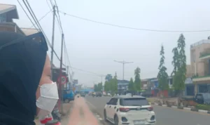 KABUT ASAP Penggunaan masker diimbau kepada masyarakat saat beraktivitas di luar ruangan