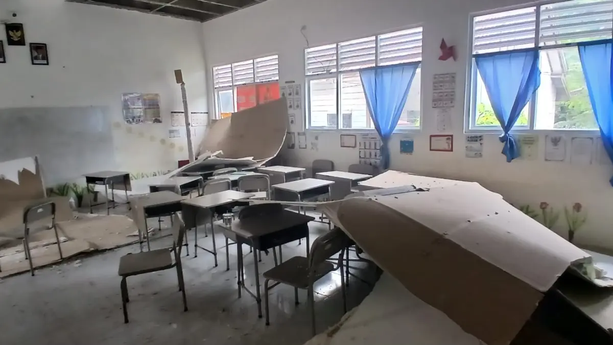 RUSAK Kondisi ruang kelas Sebatik Tengah mengkhawatirkan usai plafon ambruk