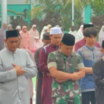 SALAT ISTISQAolonel Inf Dhuwi Hendradjaja melaksanakan salat Istisqa di Masjid Agung Istiqomah Tanjung Selor