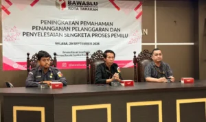 Bawaslu Tarakan saat memberikan sosialisasi kepada Fakultas Hukum UBT
