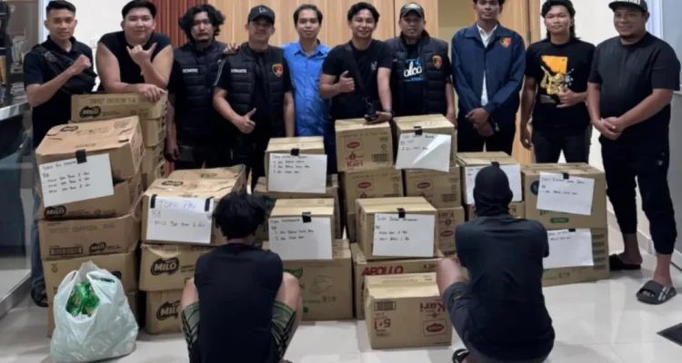 DIAMANKAN Dua pelaku beserta barang bukti diamankan personel Satreskrim Polres Nunukan