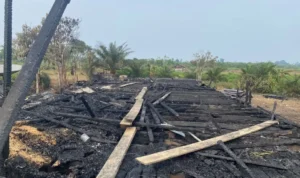 TINGGAL ARANG Rumah warga di RT Desa Teras Nawang Kecamatan Tanjung PalasBulungan rata dengan tanah setelah terbakar Minggu